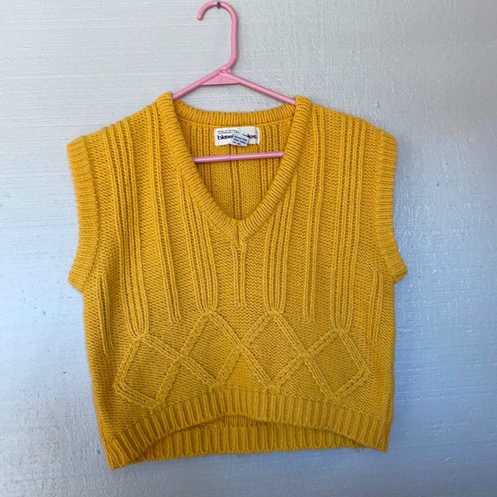Vintage yellow knit vest